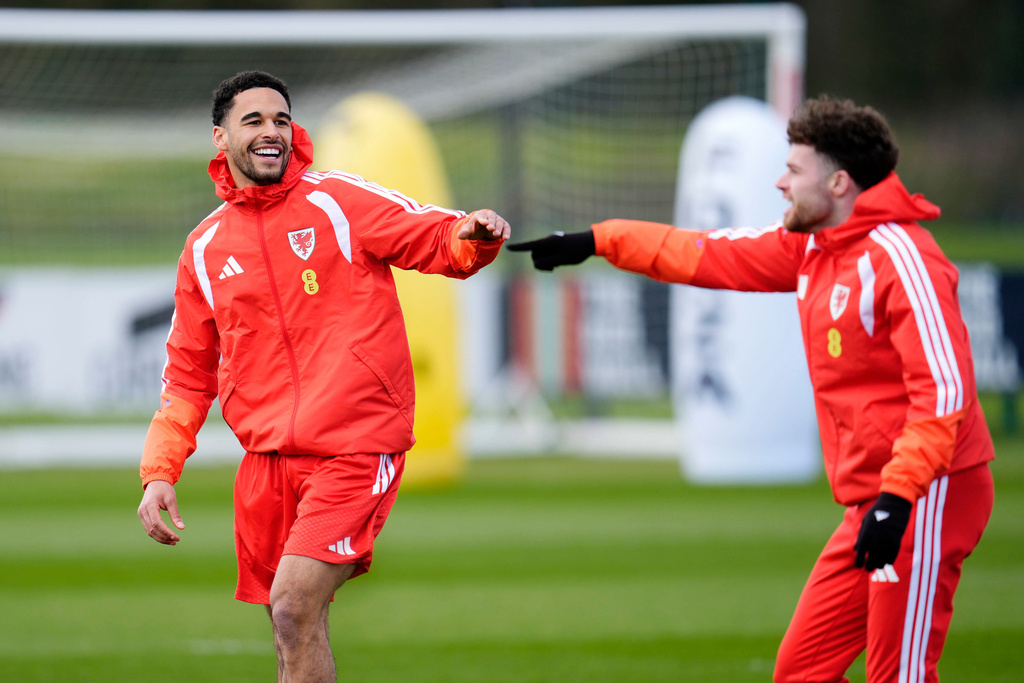 Wales' Ben Cabango, left, and Neco Williams during a training session, in Hensol, England, Wednesday March 25, 2026. (Nick Potts/PA via AP)