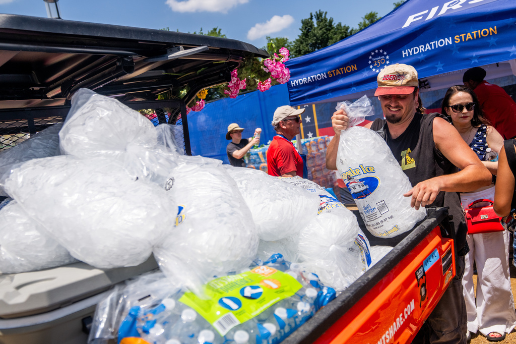 Vendors distribute ice at the Great American State Fair on the National Mall, Friday, July 3, 2026, in Washington. (AP Photo/Allison Robbert)