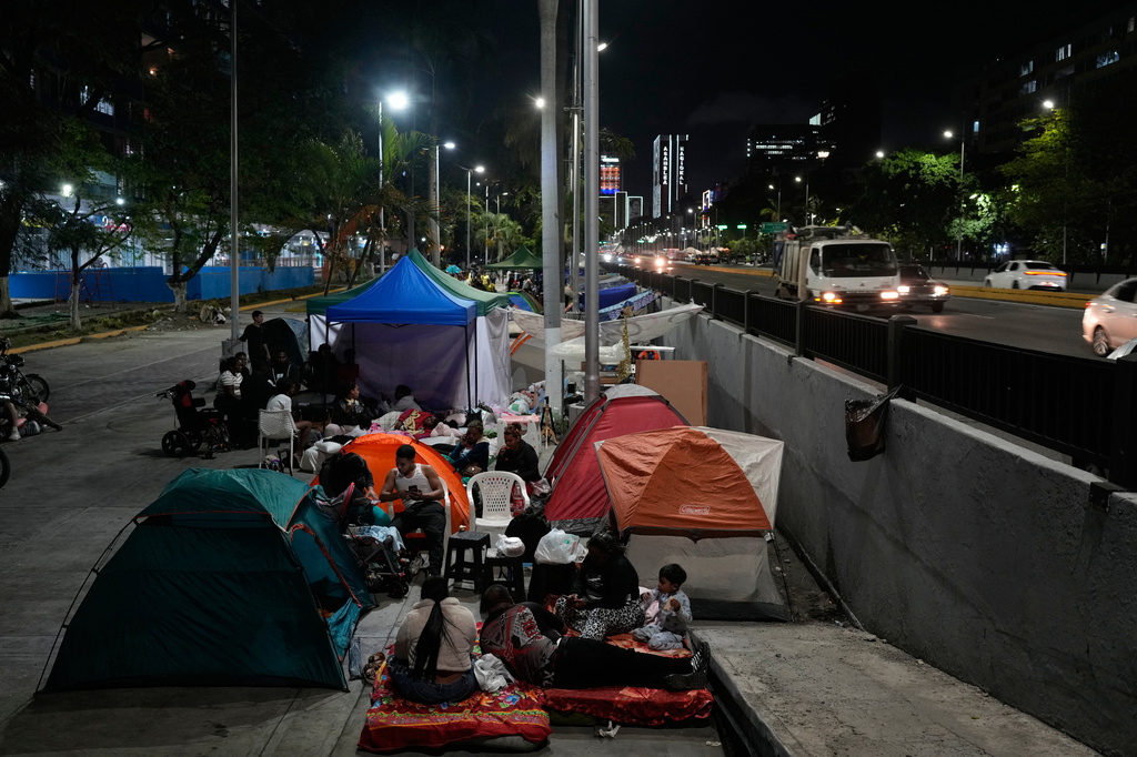 People camp in the street the night after the earthquake struck Caracas, Venezuela, Thursday, June 25, 2026. (AP Photo/Ariana Cubillos)