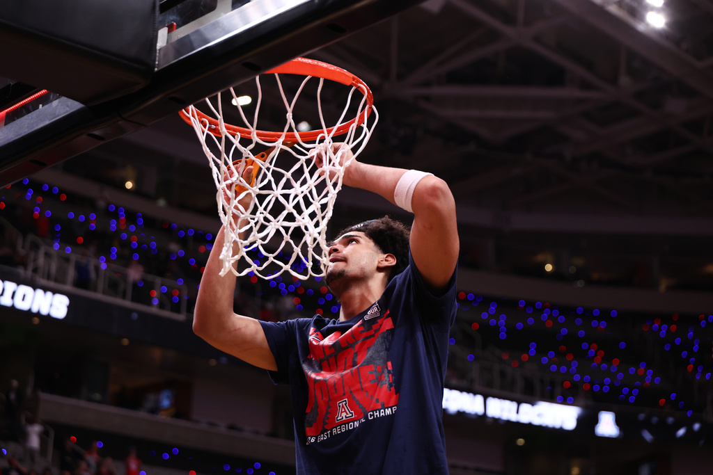 Arizona forward Koa Peat cuts down the net after a win over Purdue in the Elite Eight of the NCAA college basketball tournament, Saturday, March 28, 2026, in San Jose, Calif. (AP Photo/Kelley L Cox)