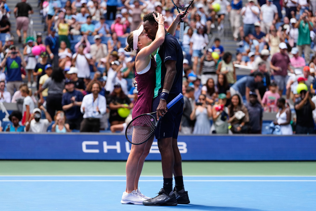 Elina Svitolina, of Ukraine, left, and Gael Monfils, of France, kiss after winning a mixed doubles match at the U.S. Open tennis championships, Tuesday, Aug. 25, 2026, in New York. (AP Photo/Yuki Iwamura)