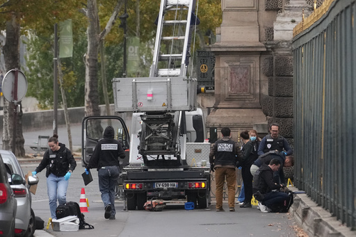 Police officers look for clues by a basket lift used by thieves Sunday, Oct. 19, 2025 at the Louvre museum in Paris. (AP Photo/Thibault Camus) Police officers look for clues by a basket lift used by thieves Sunday, Oct. 19, 2025 at the Louvre museum in Paris. (AP Photo/Thibault Camus)