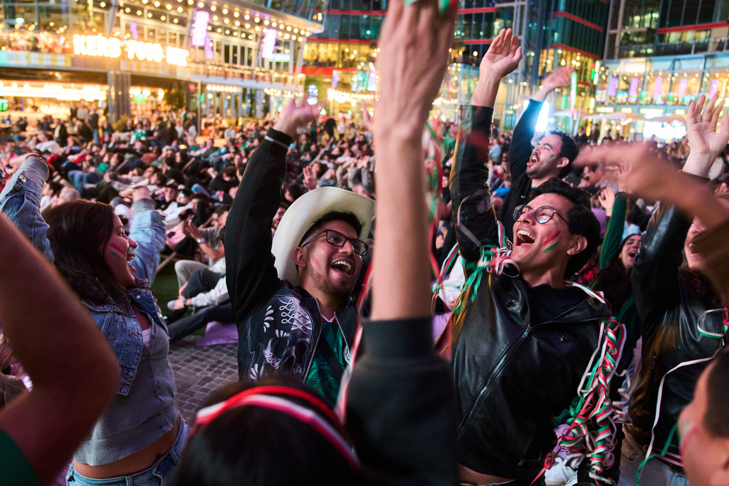 Fans react as they watch a broadcast of the World Cup soccer match between Mexico and South Africa in Berlin, Germany, Thursday, June 11, 2026. (AP Photo/Ebrahim Noroozi)