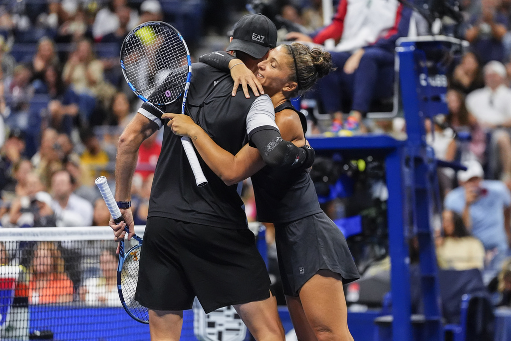 Sara Errani, right, of Italy, and Andrea Vavassori, of Italy, embrace after winning the mixed doubles semifinal at the U.S. Open tennis championships, Wednesday, Aug. 20, 2025, in New York. (AP Photo/Yuki Iwamura)