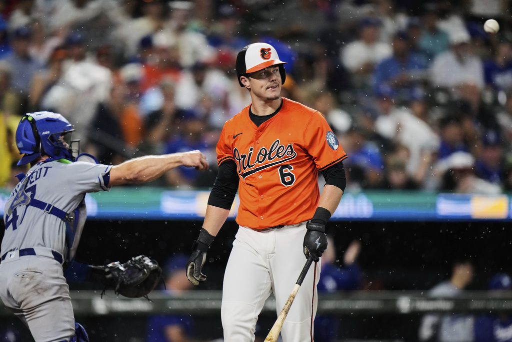 Baltimore Orioles' Ryan Mountcastle (6) reacts after striking out swinging during the fourth inning of a baseball game against the Los Angeles Dodgers, Saturday, Sept. 6, 2025, in Baltimore. (AP Photo/Stephanie Scarbrough)