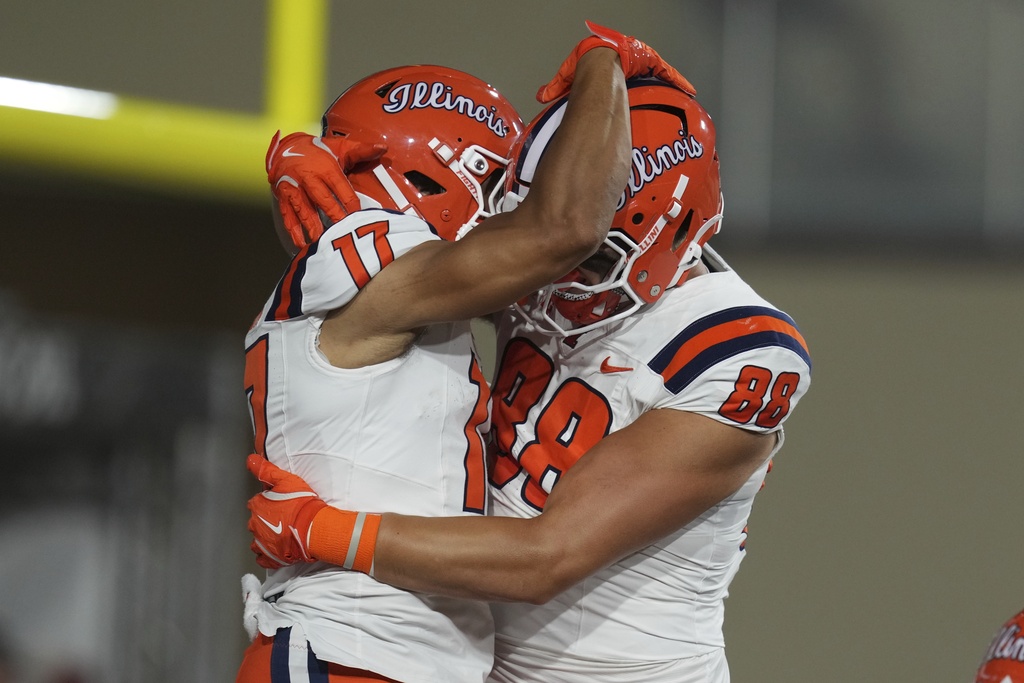 Illinois wide receiver Collin Dixon (17) celebrates a touchdown catch with tight end Davin Stoffel (88) during the first half of an NCAA college football game against Indiana, Saturday, Sept. 20, 2025, in Bloomington, Ind. (AP Photo/Darron Cummings)