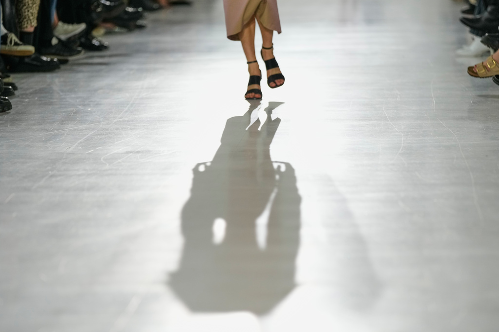 A model wears a creation part of the Max Mara women's Spring-Summer 2026 collection, presented in Milan, Italy, Thursday, Sept. 25, 2025. (AP Photo/Luca Bruno)