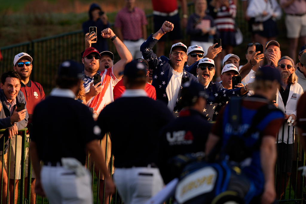 Fans cheer on the first hole at Bethpage Black golf course during the Ryder Cup golf tournament, Saturday, Sept. 27, 2025, in Farmingdale, N.Y. (AP Photo/Robert Bukaty)