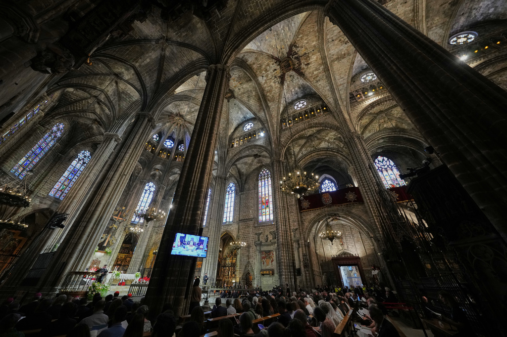 Pope Leo XIV presides over the midday prayer in the Cathedral of the Holy Cross and Saint Eulalia in Bacelona, Spain, Tuesday, June 9, 2026, on the fourth day of a seven-day apostolic journey to mainland Spain and the Canary Islands. (AP Photo/Alessandra Tarantino)
