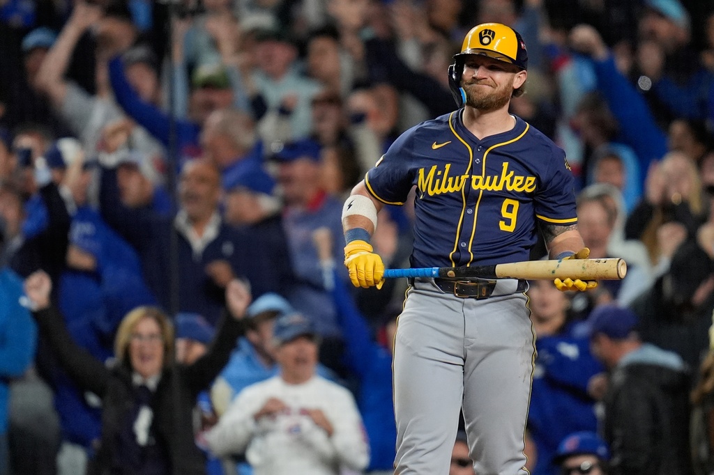 Milwaukee Brewers' Jake Bauers reacts after striking out with bases loaded to end the eighth inning of Game 3 of baseball's National League Division Series against the Chicago Cubs Wednesday, Oct. 8, 2025, in Chicago. (AP Photo/Erin Hooley)