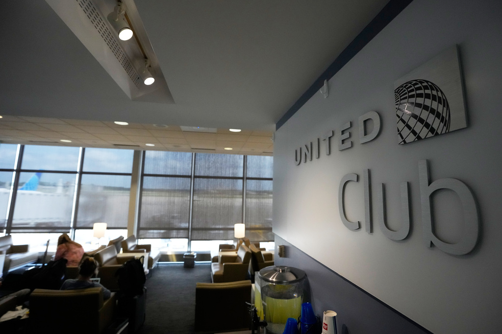 The United Club lounge is seen, Monday, June 29, 2026, in Minneapolis, Minn. (AP Photo/Chris Carlson)