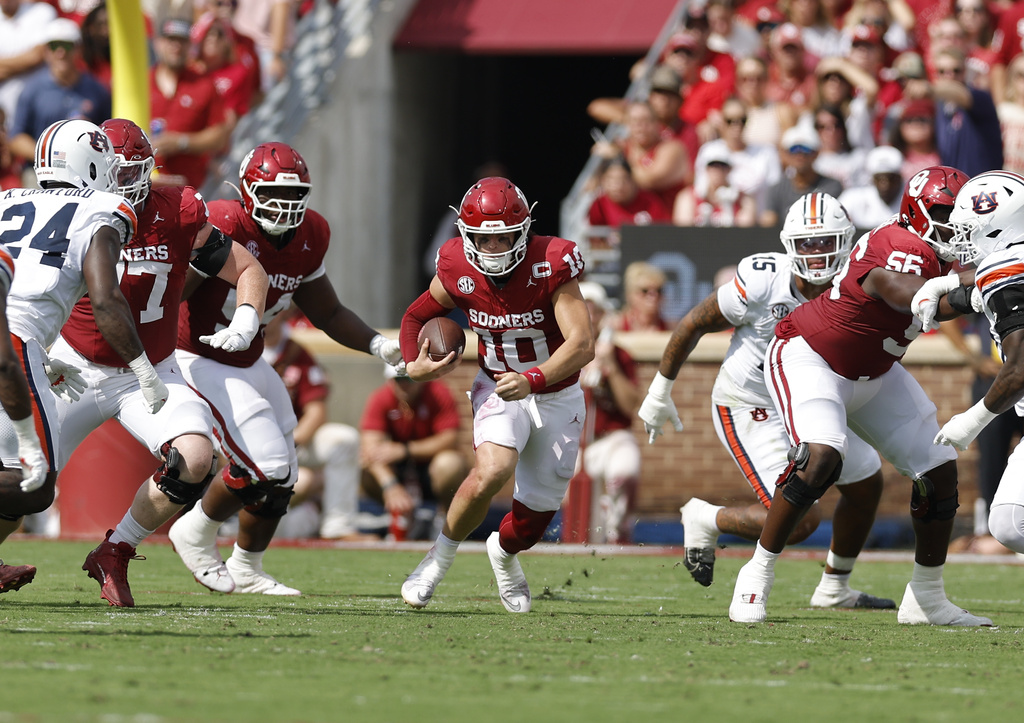 Oklahoma quarterback John Mateer (10) runs the ball for a first down against Auburn during the first half of an NCAA college football game Saturday, Sept. 20, 2025, in Norman, Okla. (AP Photo/Alonzo Adams)