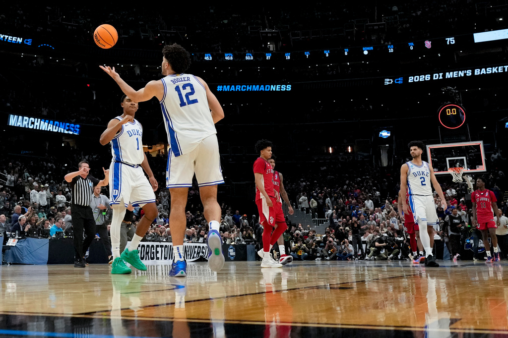 Duke forward Cameron Boozer (12) reaches for the ball as time expires during the second half in the Sweet 16 of the NCAA college basketball tournament against St. John's, Friday, March 27, 2026, in Washington. (AP Photo/Stephanie Scarbrough)