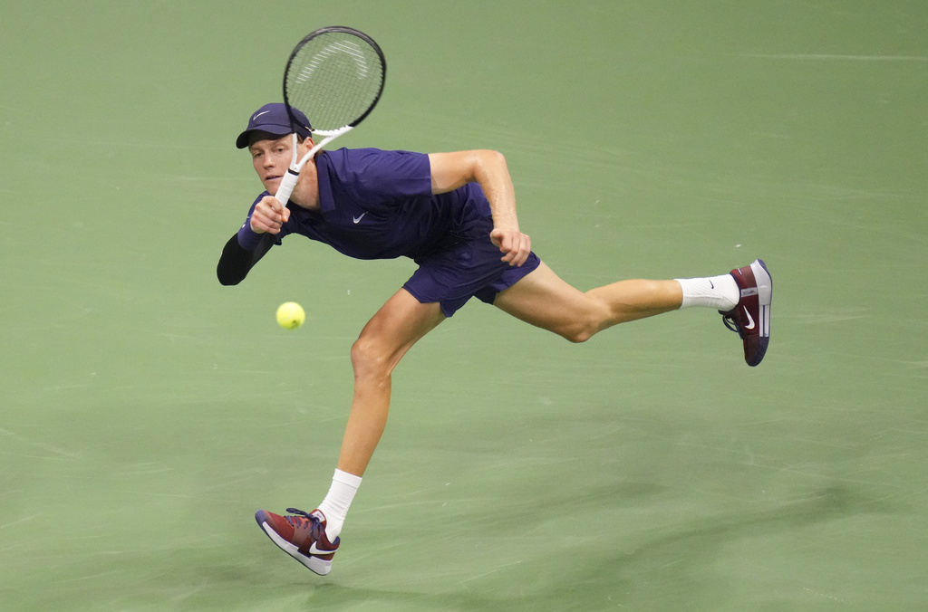 Jannik Sinner, of Italy, returns a shot to Felix Auger-Aliassime, of Canada, during the men's singles semifinals of the U.S. Open tennis championships, Friday, Sept. 5, 2025, in New York. (AP Photo/Kirsty Wigglesworth)