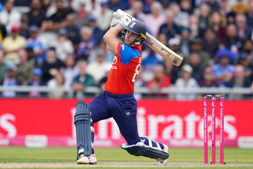 England's Jacob Bethell hits a six during the second T20 cricket match between England and India in Manchester, England, Saturday, July 4, 2026. (AP Photo/Dave Thompson)
