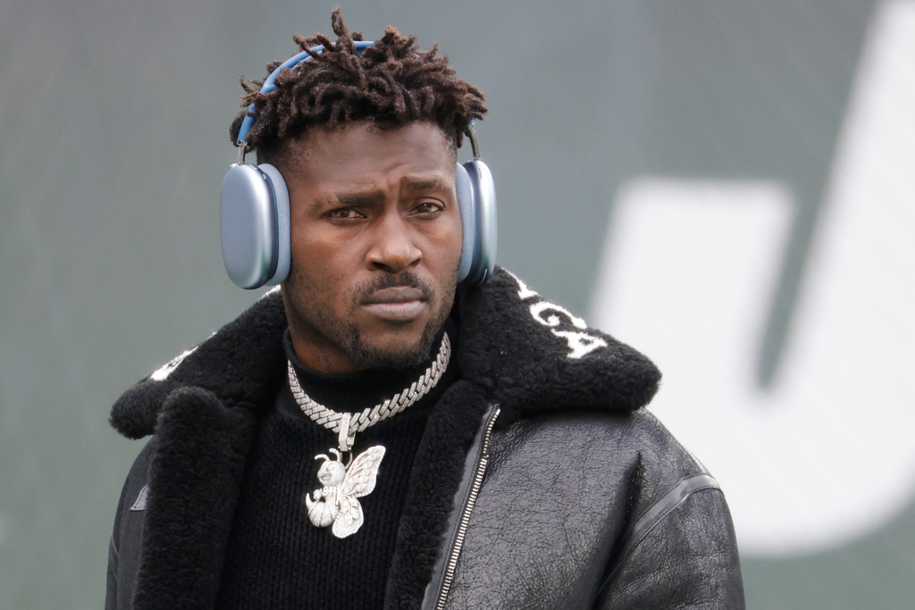 FILE - Tampa Bay Buccaneers' Antonio Brown arrives for an NFL football game against the New York Jets, Sunday, Jan. 2, 2022, in East Rutherford, N.J. (AP Photo/Corey Sipkin, File)