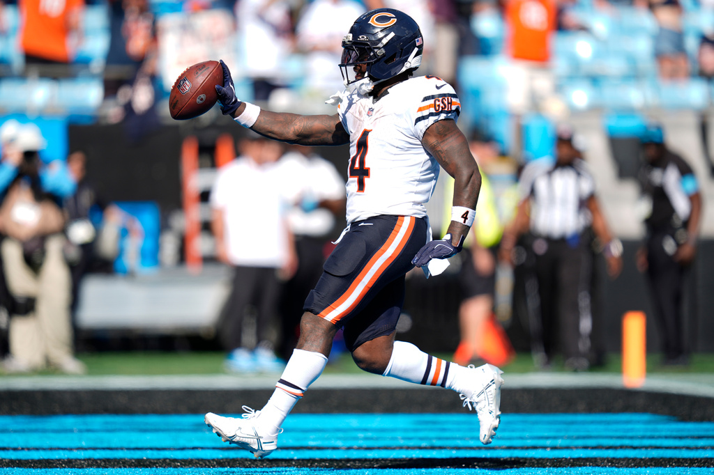 Chicago Bears running back D'Andre Swift (4) scores a touchdown during the second half of an NFL football game, Sunday, Sept. 13, 2026, in Charlotte, N.C. (AP Photo/Erik Verduzco)
