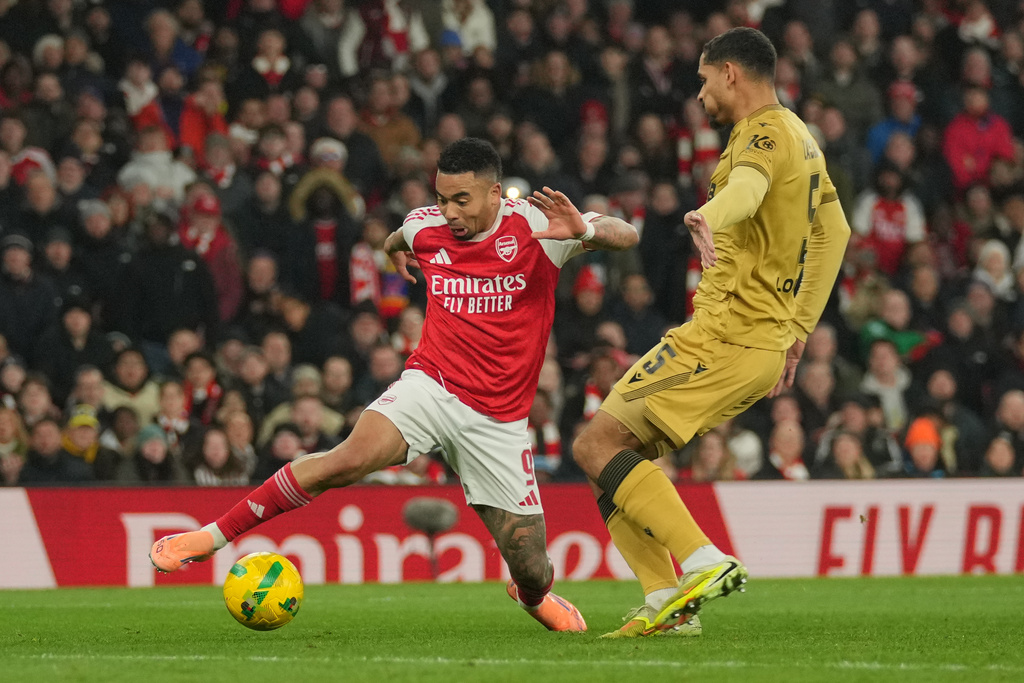 Crystal Palace's Maxence Lacroix guards Arsenal's Gabriel Jesus during the English Football League Cup quarter-final soccer match between Arsenal and Crystal Palace in London, Tuesday, Dec. 23, 2025. (AP Photo/Kin Cheung)