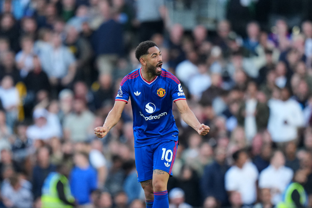 Manchester United's Matheus Cunha celebrates after scoring his side's opening goal during the English Premier League soccer match between Fulham and Manchester United in London, Sunday, Sept. 20, 2026. (AP Photo/Kin Cheung)