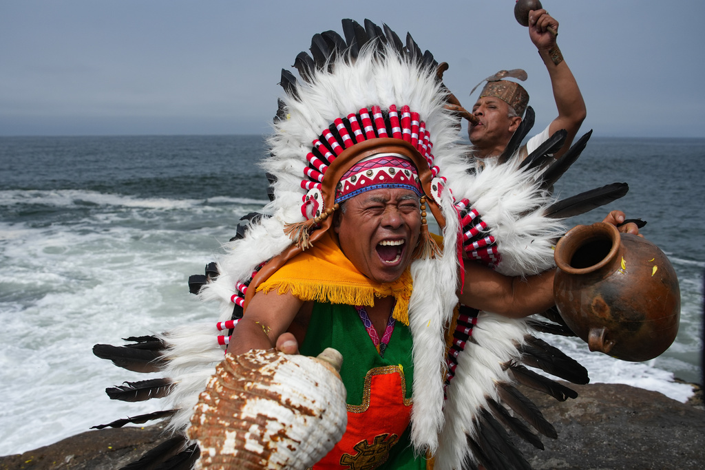 FILE - Shamans perform an annual ritual to predict political and social issues for the new year in Lima, Peru, Dec. 29, 2025. (AP Photo/Guadalupe Pardo, File)