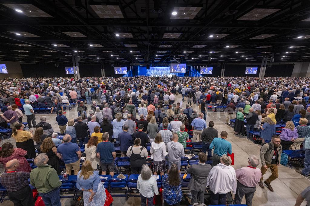 More than 10,000 Southern Baptists gather for meeting that could bar