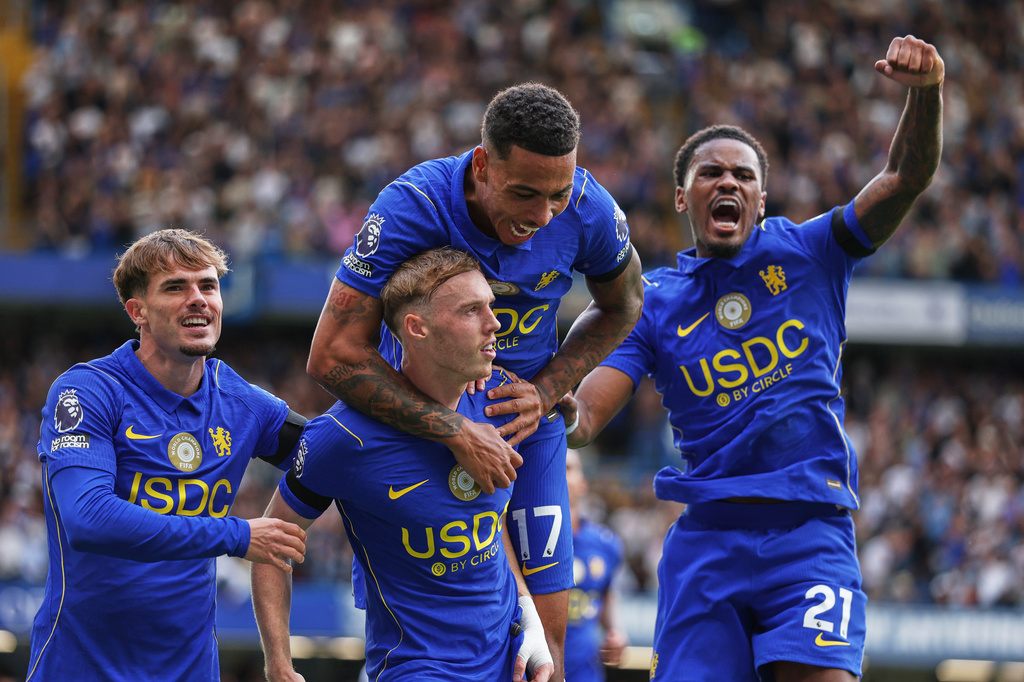 Chelsea's Cole Palmer, centre, celebrates with teammates after scoring his side's fourth goal during the English Premier League soccer match between Chelsea and Brighton and Hove Albion in London, Sunday, Aug. 30, 2026. (AP Photo/Ian Walton)