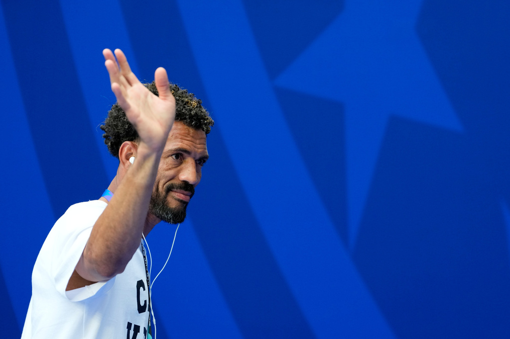 Cape Verde goalkeeper Vozinha waves as he leaves after a team visit to the pitch on the eve of their Group H World Cup match against Uruguay, in Miami Gardens, Fla., Saturday, June 20, 2026. (AP Photo/Rebecca Blackwell)
