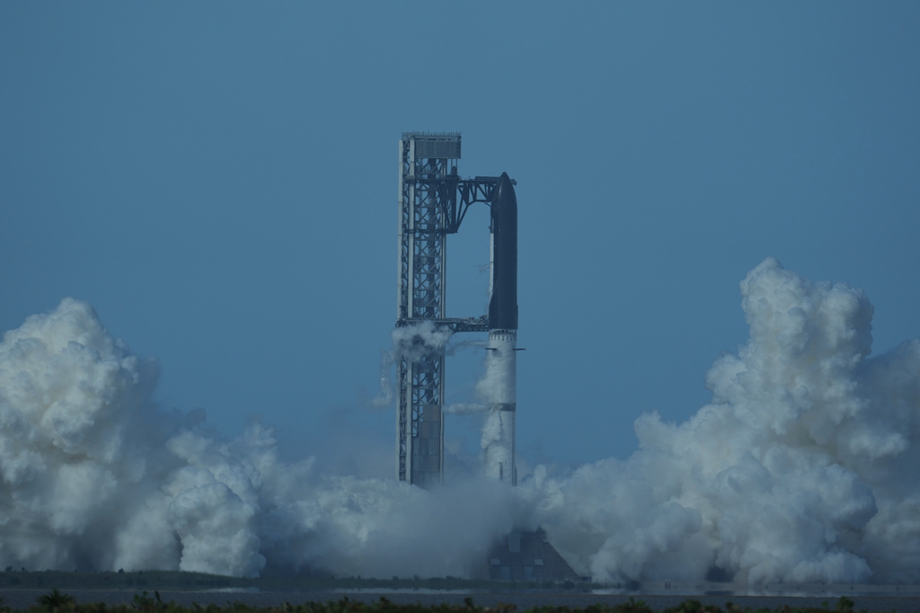SpaceX's mega rocket Starship begins its take off but is aborted, in Starbase, Texas, Thursday, July 16, 2026. (AP Photo/Eric Gay)