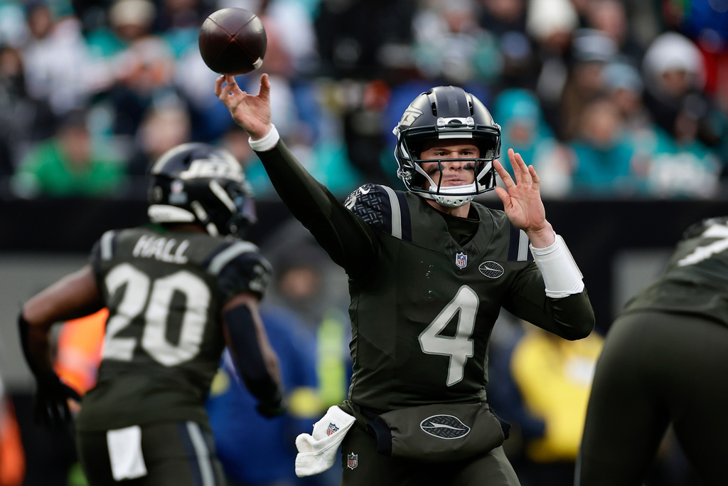 New York Jets quarterback Brady Cook (4) passes against the Miami Dolphins during the fourth quarter of an NFL football game, Sunday, Dec. 7, 2025, in East Rutherford, N.J. (AP Photo/Adam Hunger)