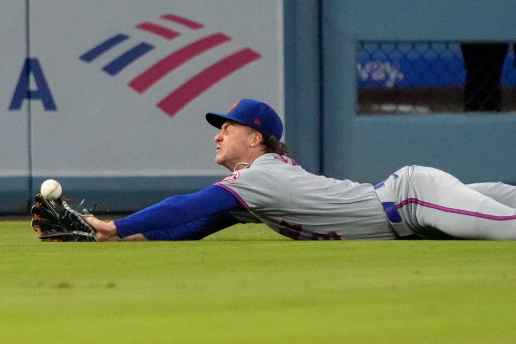 New York Mets left fielder Carson Benge can't get to a ball hit for a double by Los Angeles Dodgers' Will Smith during the first inning of a baseball game Tuesday, April 14, 2026, in Los Angeles. (AP Photo/Mark J. Terrill)