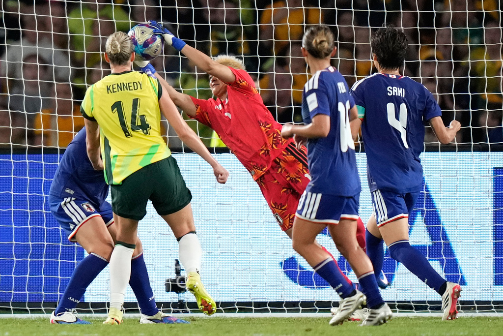 Japan's goalkeeper Ayaka Yamashita saves a header from Australia's Alanna Kennedy during the Women's Asian Cup soccer final between Japan and Australia in Sydney, Saturday, March 21, 2026. (AP Photo/Rick Rycroft)
