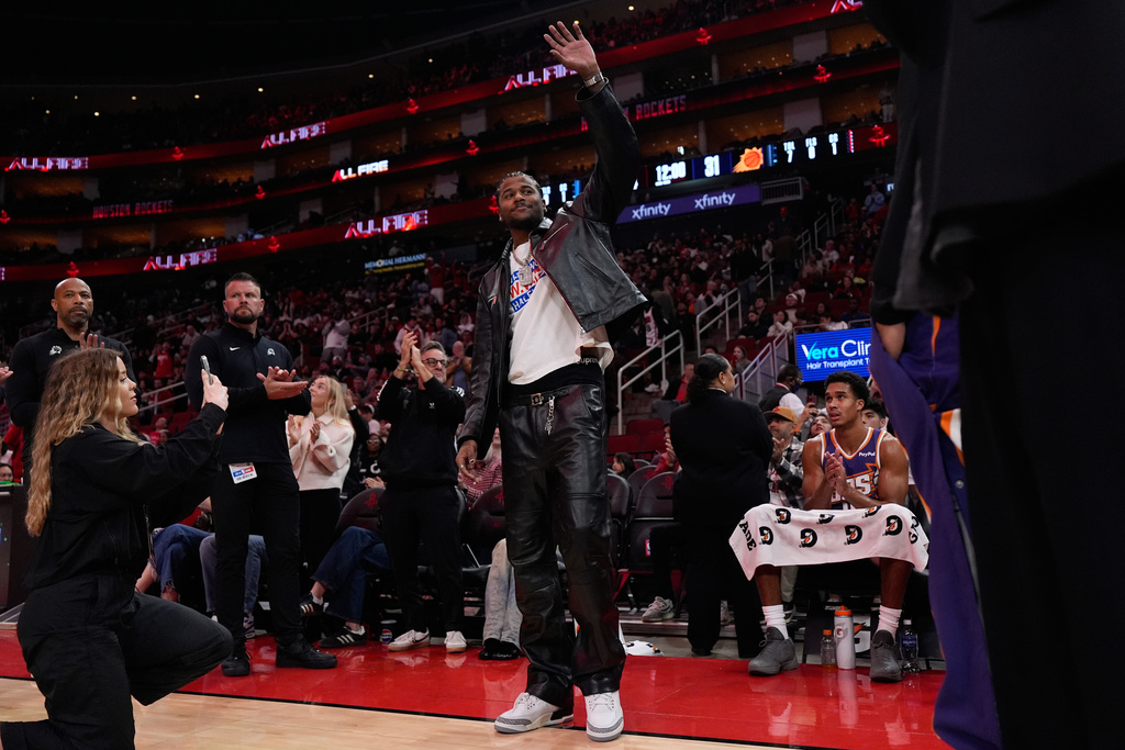 Phoenix Suns guard Jalen Green waves after a tribute video plays during the first half of an NBA basketball game against the Houston Rockets in Houston, Friday, Dec. 5, 2025. (AP Photo/Ashley Landis)
