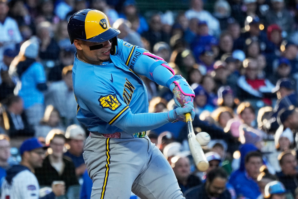 Milwaukee Brewers' William Contreras hits a single during the first inning of a baseball game against the Chicago Cubs in Chicago, Wednesday, May 20, 2026. (AP Photo/Nam Y. Huh)