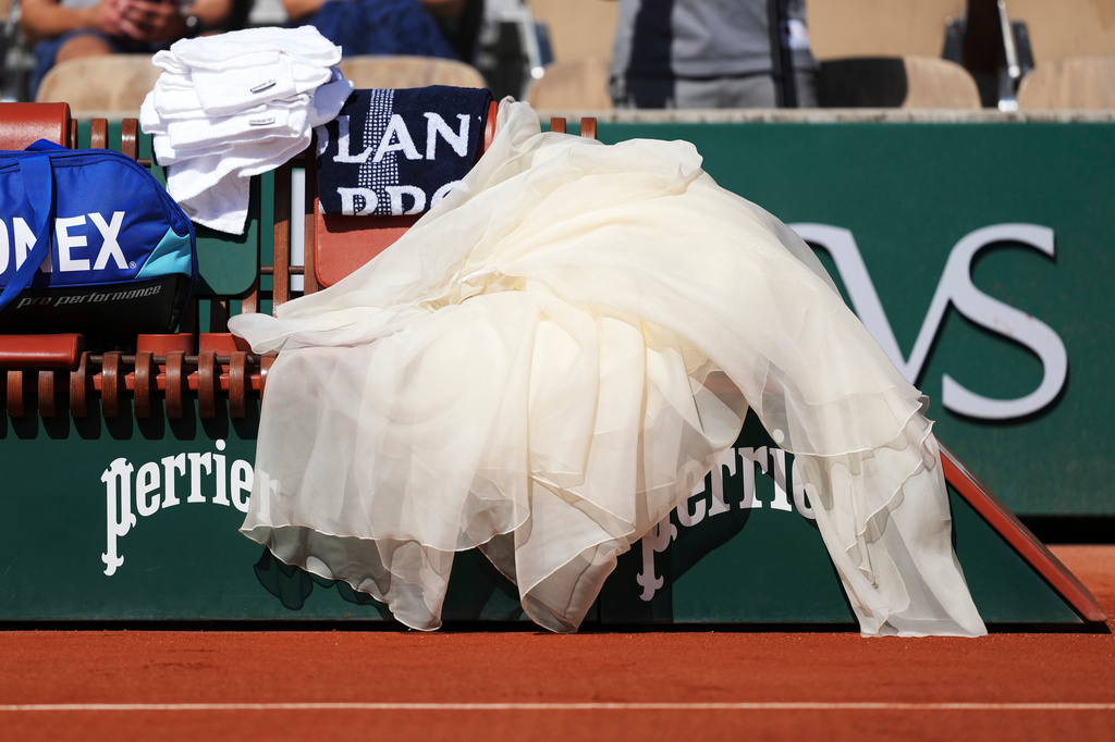 The dress of Japan's Naomi Osaka lies on a bench during her second round women's singles tennis match against Donna Vekic of Croatia at the French Open tennis tournament in Paris, Thursday, May 28, 2026. (AP Photo/Thibault Camus)