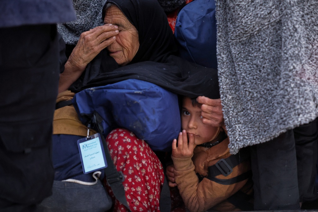 FILE - Displaced residents return to a the Achrafieh neighborhood after days of fighting between government forces and Kurdish fighters in the northern city of Aleppo, Syria, Monday, Jan. 12, 2026. (AP Photo/Ghaith Alsayed)