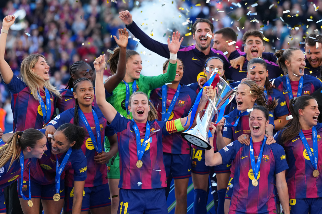 Barcelona's Alexia Putellas celebrates with the trophy after winning the Women's Champions League final soccer match between FC Barcelona and OL Lyonnes, in Oslo, Saturday, May 23, 2026. (AP Photo/Kirsty Wigglesworth)