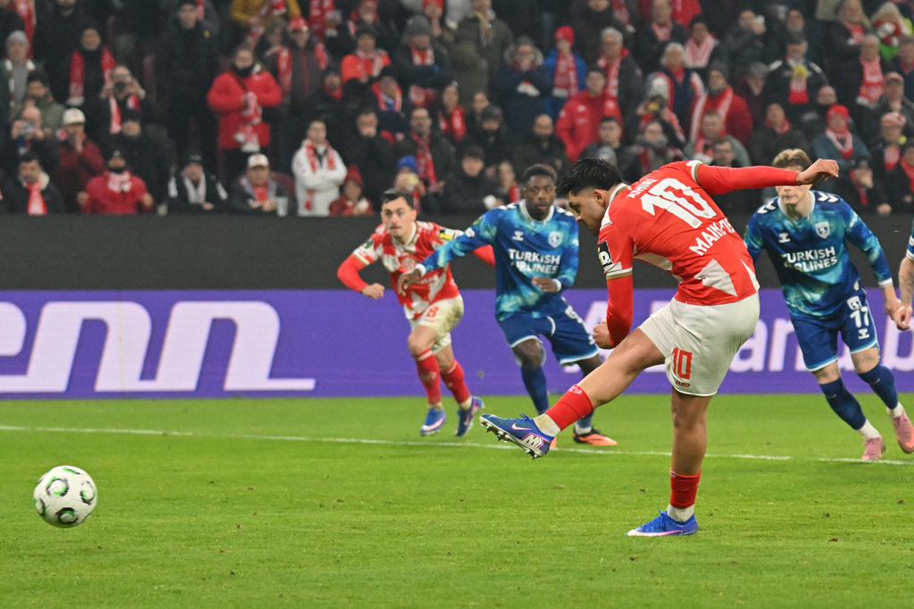 Mainz's Nadiem Amiri scores their side's second goal of the game during the UEFA Conference League soccer match between FSV Mainz 05 and Samsunspor, in Mainz, Germany, Thursday Dec. 18, 2025. (Torsten Silz/dpa via AP)