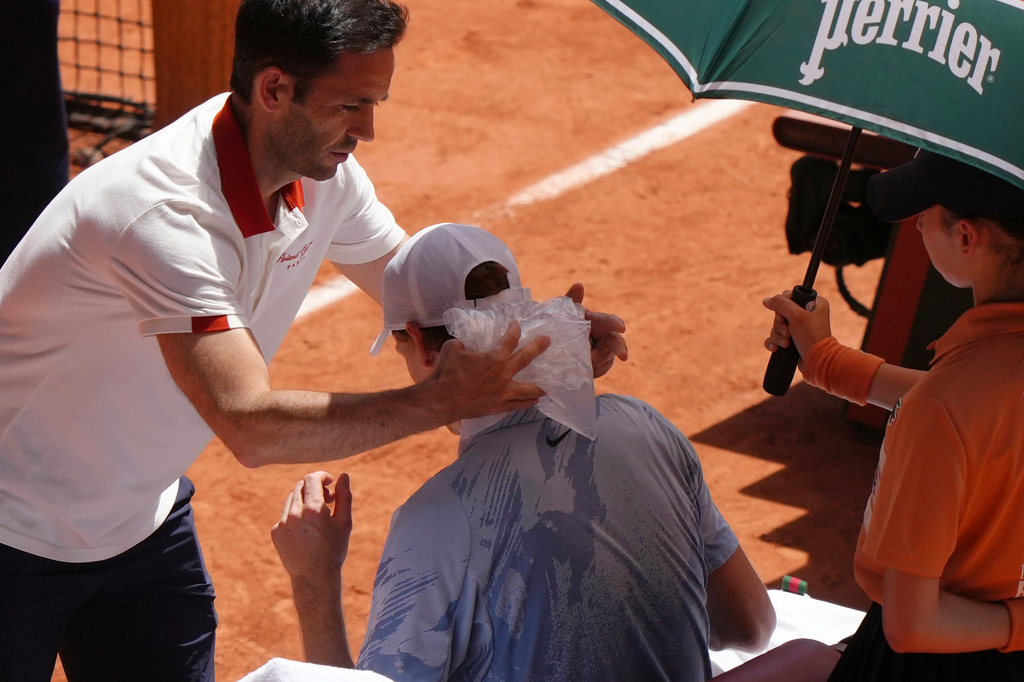 Jannik Sinner of Italy receives medical assistance during a break at the second round men's singles tennis match against Juan Manuel Cerundolo of Argentina at the French Open tennis tournament in Paris, Thursday, May 28, 2026. (AP Photo/Aurelien Morissard)