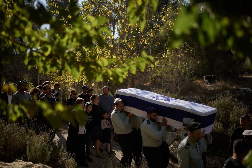 Members of Israeli defense forces carry the coffin of the reservist Master Sergeant Yona Efraim Feldbaum, who was killed in the Gaza Strip, during his funeral at Mount Herzl military cemetery, in Jersualem, Wednesday, Oct. 29, 2025. (AP Photo/Leo Correa)