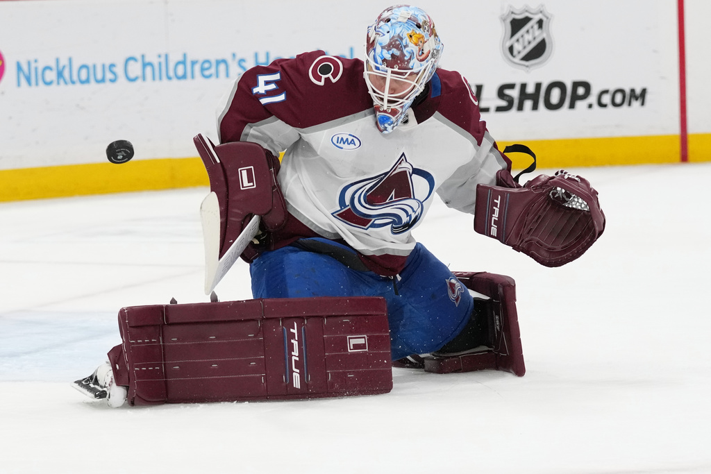 Colorado Avalanche goaltender Scott Wedgewood (41) defends the goal during the second period of an NHL hockey game against the Florida Panthers, Sunday, Jan. 4, 2026, in Sunrise, Fla. (AP Photo/Lynne Sladky)