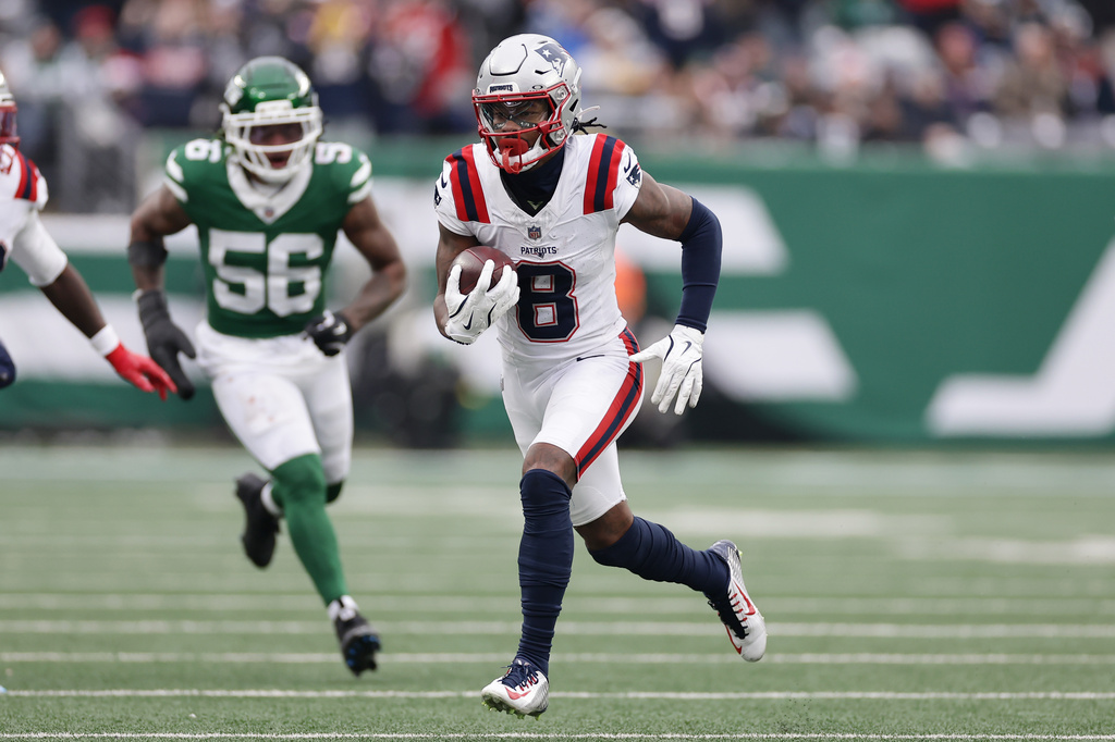 New England Patriots wide receiver Stefon Diggs (8) runs against the New York Jets during the first half of an NFL football game, Sunday, Dec. 28, 2025, in East Rutherford, N.J. (AP Photo/Adam Hunger)