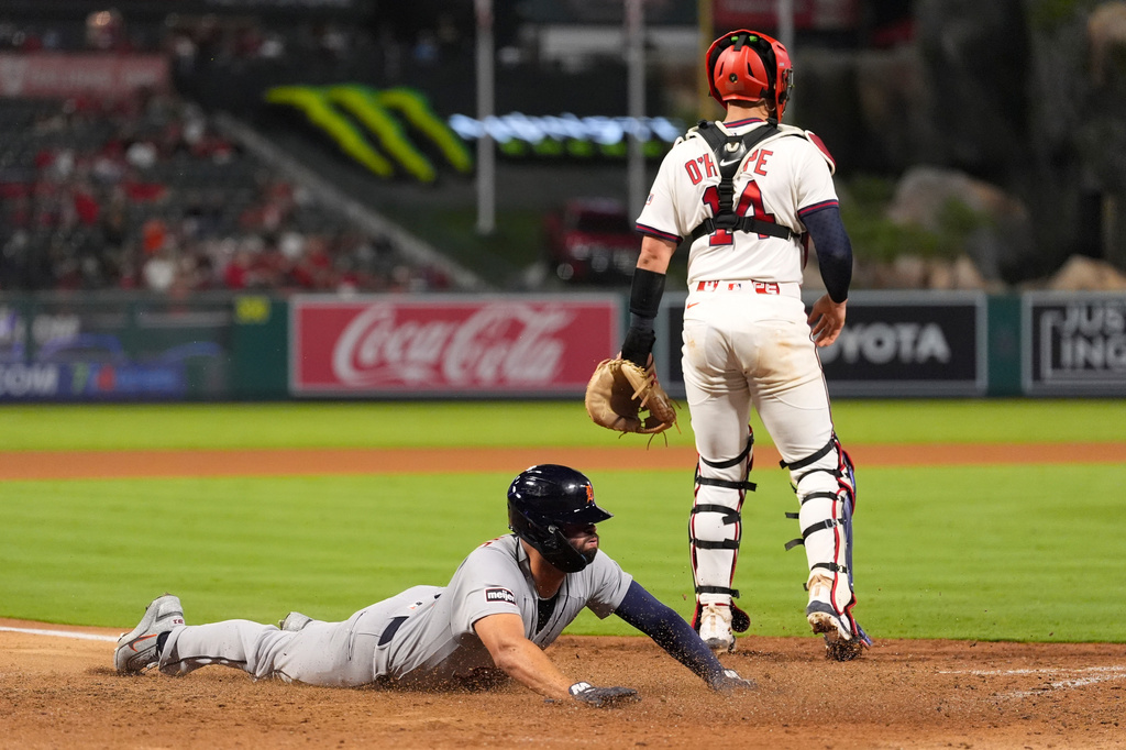Detroit Tigers' Riley Greene, left, scores on a double by Hao-Yu Lee as Los Angeles Angels catcher Logan O'Hoppe stands by during the ninth inning of a baseball game Friday, July 17, 2026, in Anaheim, Calif. (AP Photo/Mark J. Terrill)