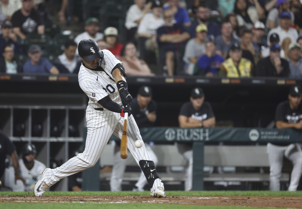 Chicago White Sox first baseman Miguel Vargas (20) flys out during the fourth inning against the Detroit Tigers in a baseball game, Tuesday, Aug. 12, 2025, in Chicago. (AP Photo/Talia Sprague)