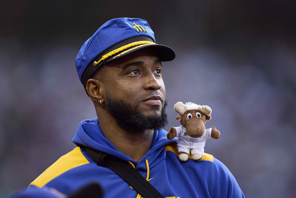 ARCHIVO - Víctor Robles, de los Marineros de Seattle, durante un juego contra los Marlins de Miami, el 25 de abril de 2025, en Seattle. (AP Fto/John Froschauer)