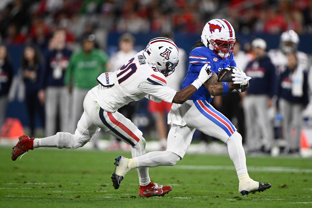 SMU wide receiver Yamir Knight (8) breaks away from Arizona defensive back Dajon Hinton (20) during the first half of the Holiday Bowl NCAA college football game Friday, Jan. 2, 2026, in San Diego. (AP Photo/Denis Poroy)