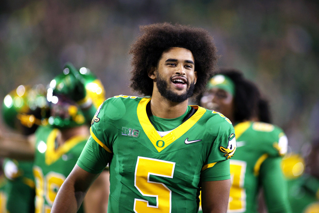 Oregon quarterback Dante Moore (5) dances to "Shout" during the second half of an NCAA college football game against Portland State, Friday, Sept. 18, 2026, in Eugene, Ore. (AP Photo/Lydia Ely)