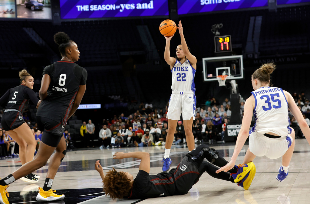 Duke guard Taina Mair (22) shoots over South Carolina guard Tessa Johnson (5) and forward Joyce Edwards (8) during the first half of an NCAA college basketball game in the Players Era tournament Wednesday, Nov. 26, 2025, in Las Vegas. (AP Photo/Steve Marcus)