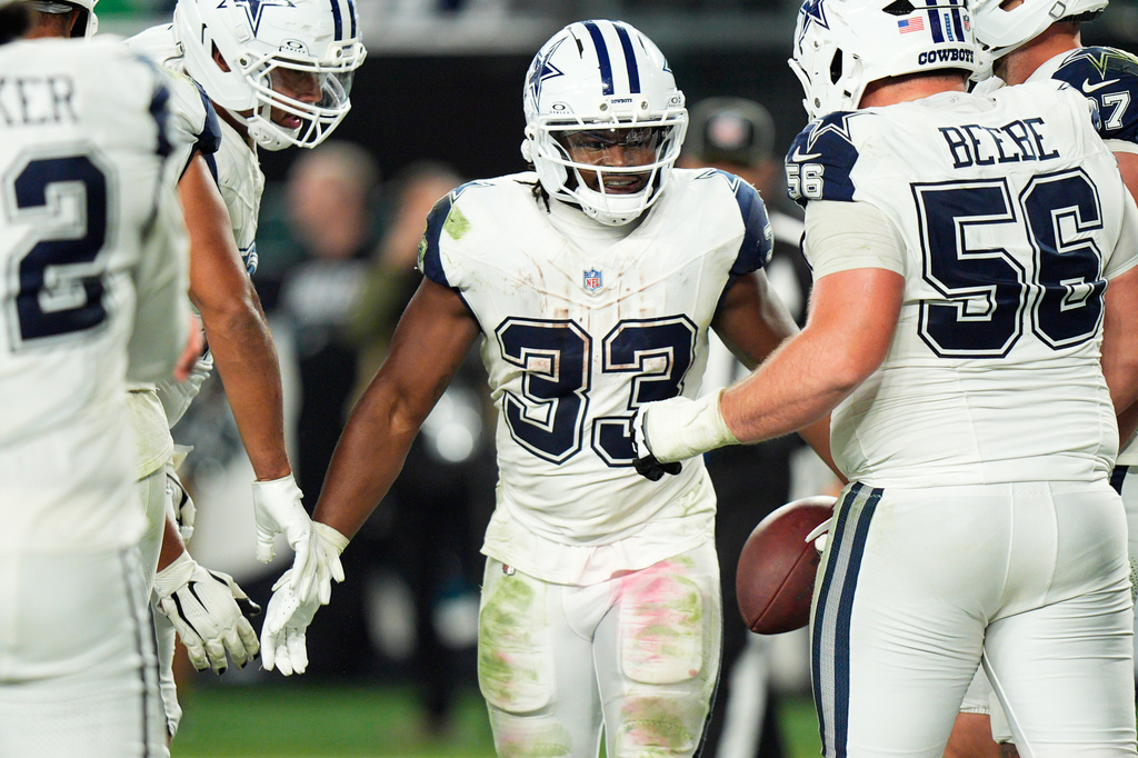 Dallas Cowboys running back Javonte Williams (33) celebrates scoring touchdown during the second half of an NFL football game against the Philadelphia Eagles in Philadelphia, Monday, Oct. 26, 2026. (AP Photo/Chris Szagola)