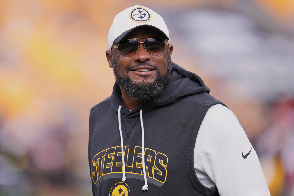 Pittsburgh Steelers head coach Mike Tomlin smiles before an NFL football game against the Cleveland Browns in Pittsburgh, Sunday, Oct. 12, 2025. (AP Photo/Gene J. Puskar)