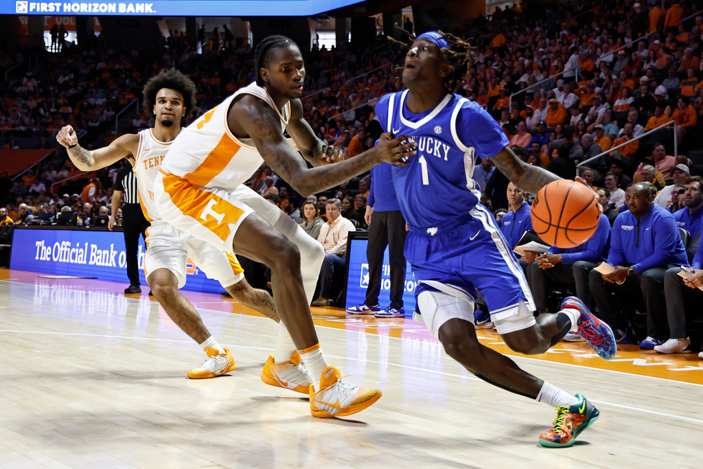 Kentucky guard Denzel Aberdeen (1) drives as he's defended by Tennessee center Felix Okpara (34) during the second half of an NCAA college basketball game Saturday, Jan. 17, 2026, in Knoxville, TN. (AP Photo/Wade Payne)